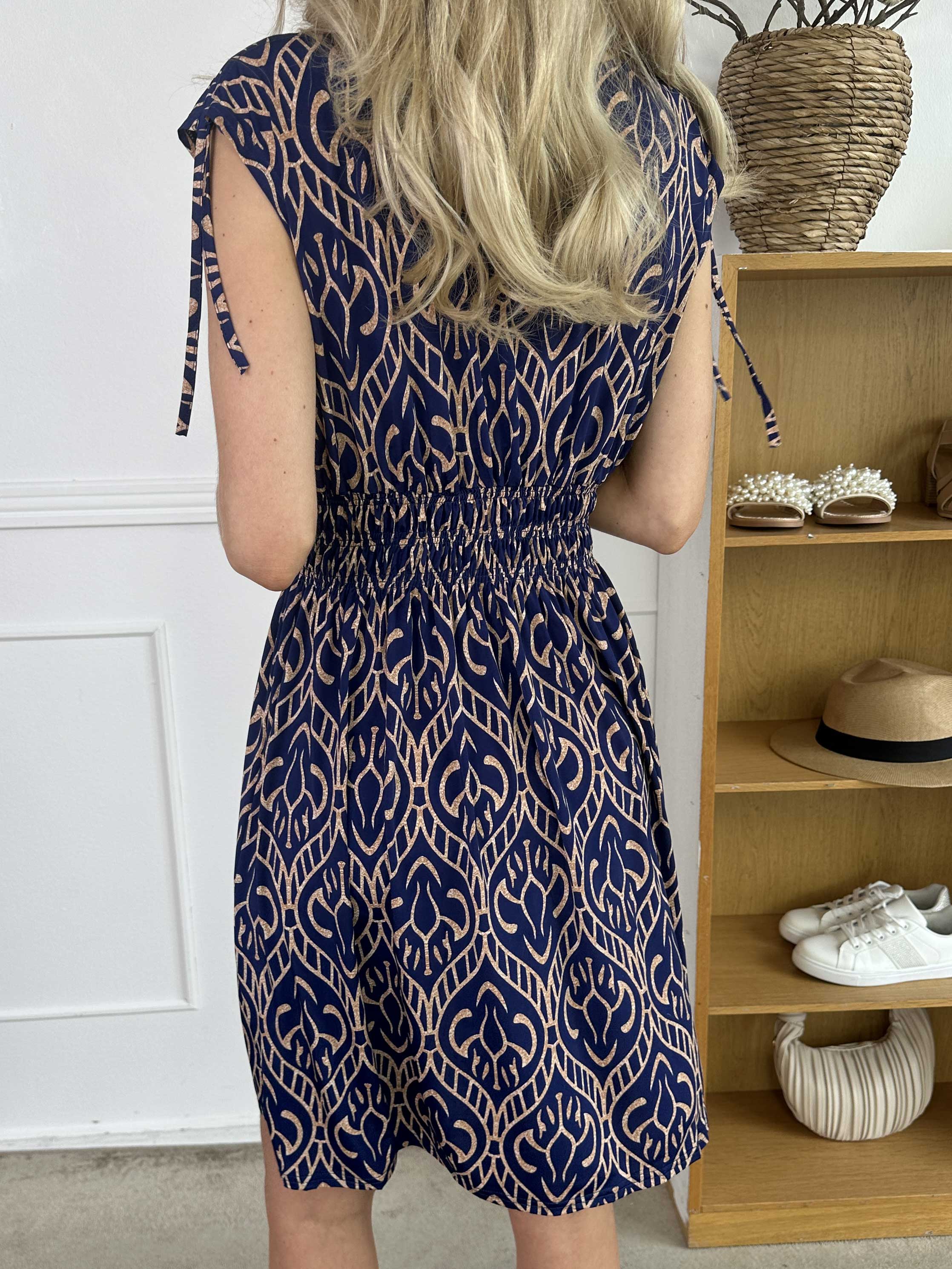 Pams Boho Short - Kort elastisk kjole i krølfrit stof